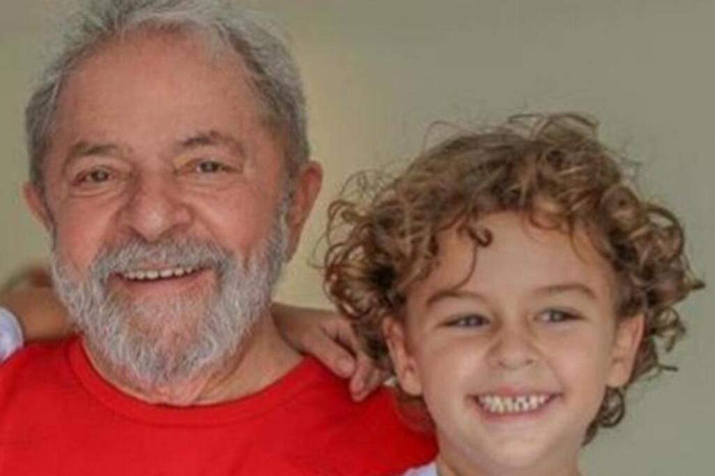 Lula consegue saída temporária da prisão para velório de neto em SP