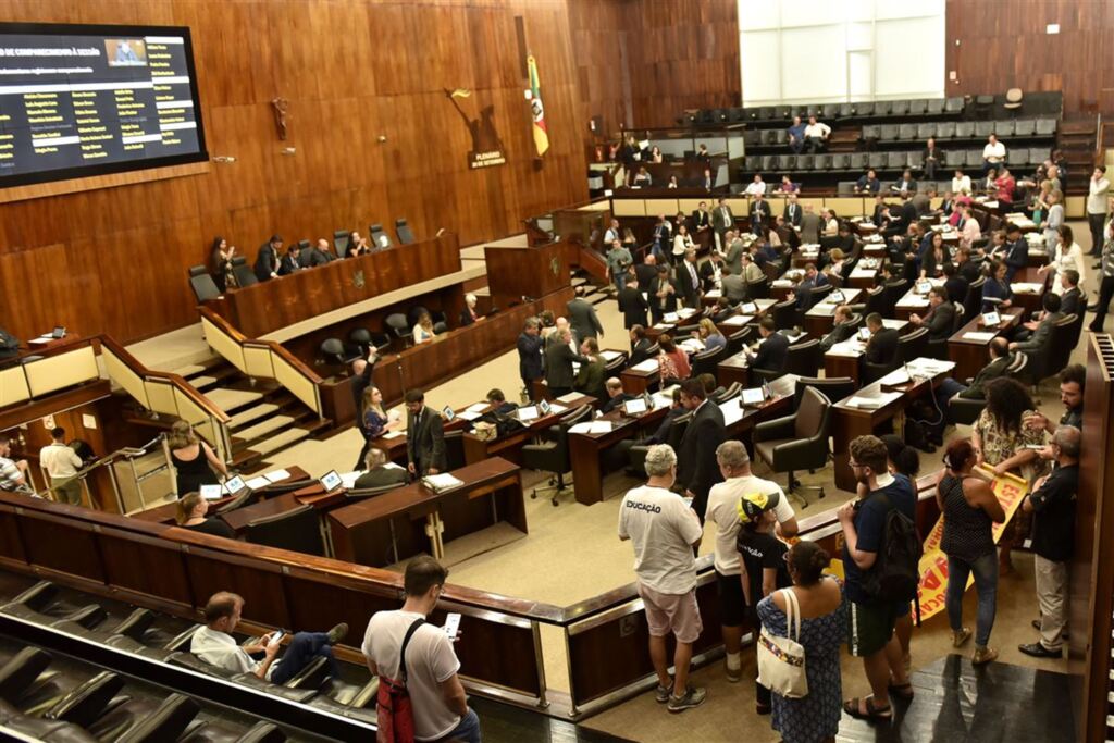 Deputados aprovam criação e mudanças em secretarias no Governo do Estado