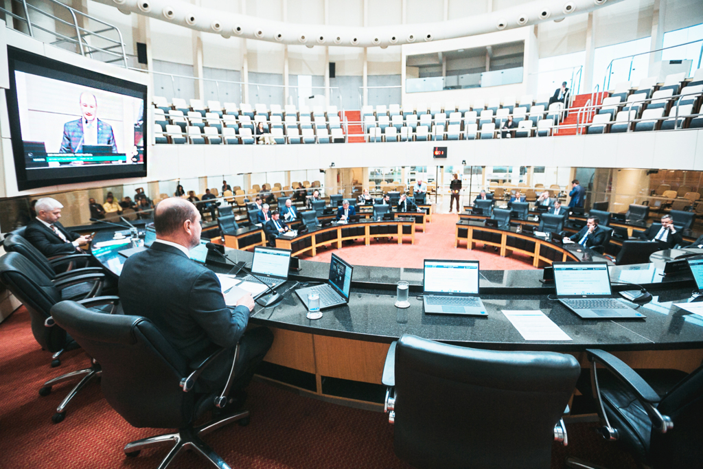 FOTO: Bruno Collaço / AGÊNCIA AL - A sessão ocorreu no Plenário Deputado Osni Régis.