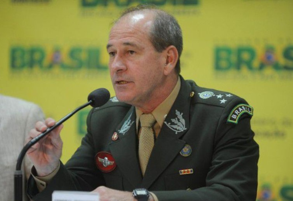 Bolsonaro anuncia o general Fernando Azevedo e Silva para a Defesa