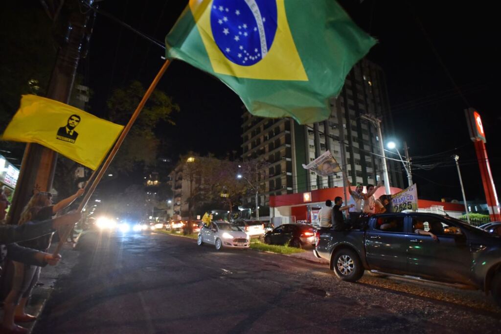 Acompanhe as comemorações em Santa Maria após a vitória de Bolsonaro e Leite