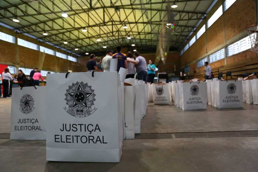 Filas, problemas com urnas e teste de biometria: como foi o dia de eleições em Santa Maria