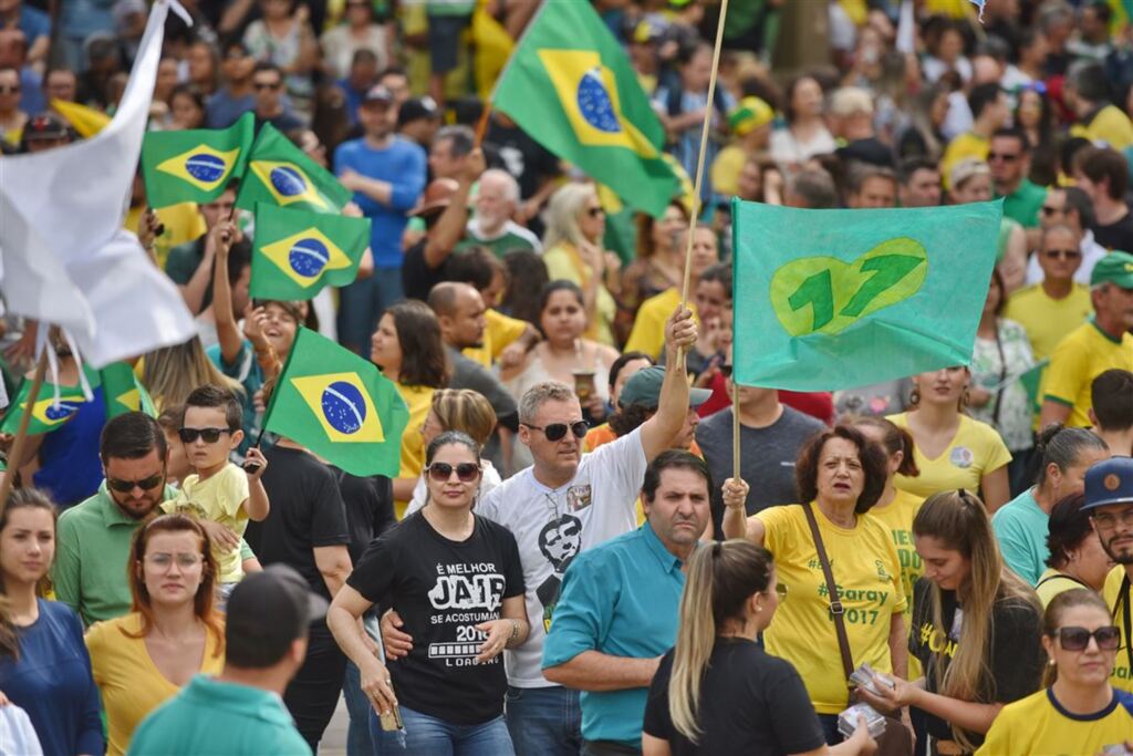 Protesto em apoio a Bolsonaro reúne manifestantes em Santa Maria