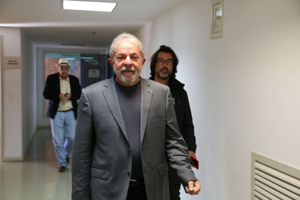 Após guerra jurídica, presidente do TRF-4 mantém Lula preso
