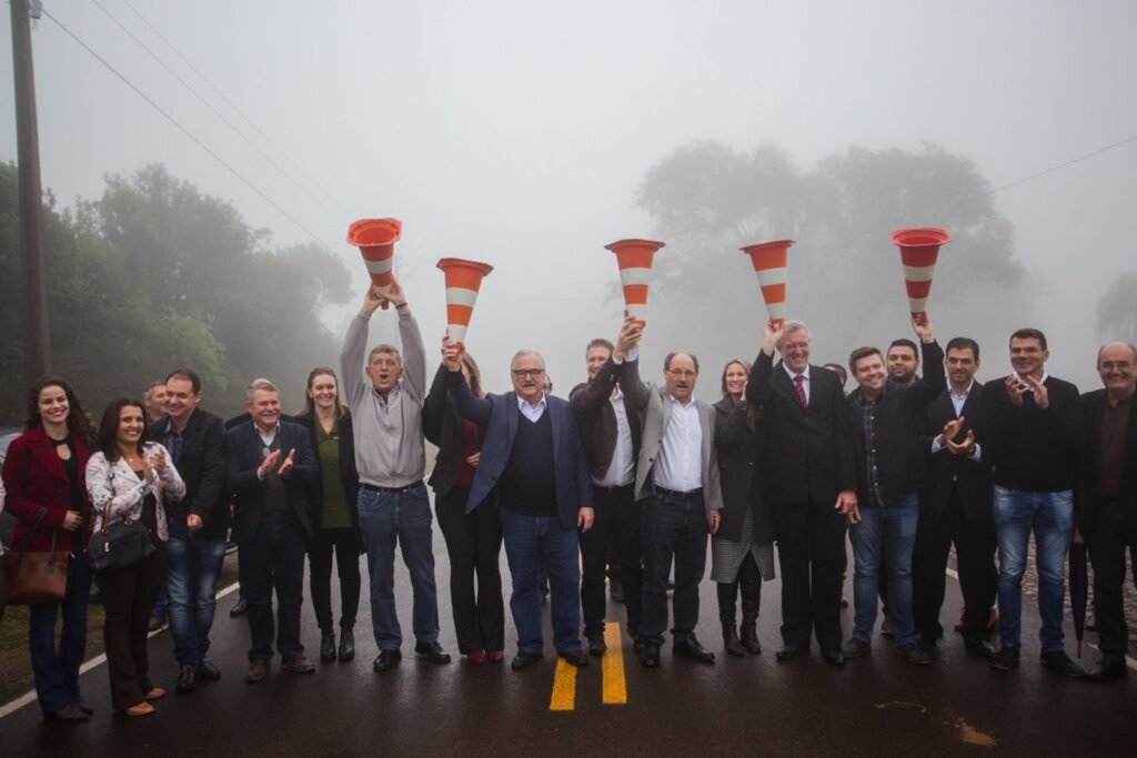 Sartori visita a Quarta Colônia para acompanhar a recuperação de estradas da região