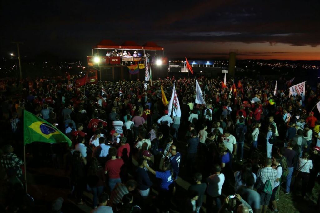 Ato na Nova Santa Marta encerrou passagem de Lula por Santa Maria