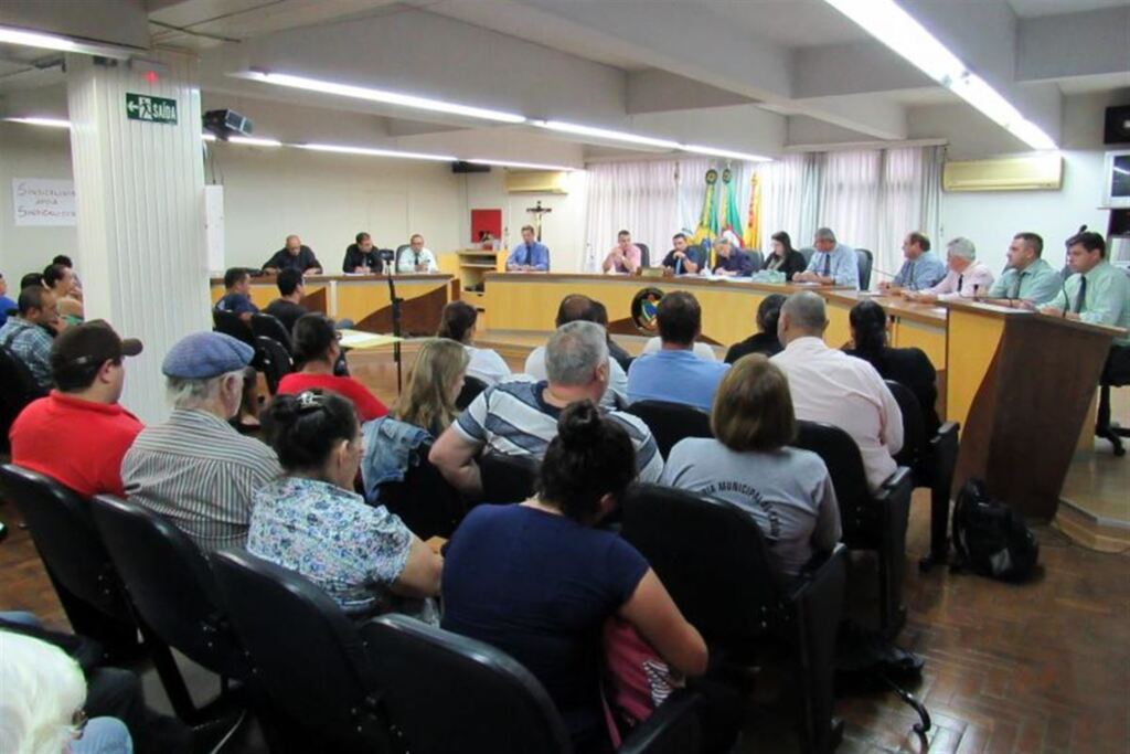 Prefeitura de Júlio de Castilhos quer cortar horas extras de motoristas
