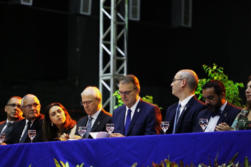 Em discurso de posse para segundo mandato, reitor da UFSM defende abertura do Hospital Regional