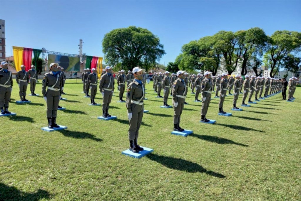 VÍDEO: Brigada Militar forma 860 alunos da Escola de Sargentos