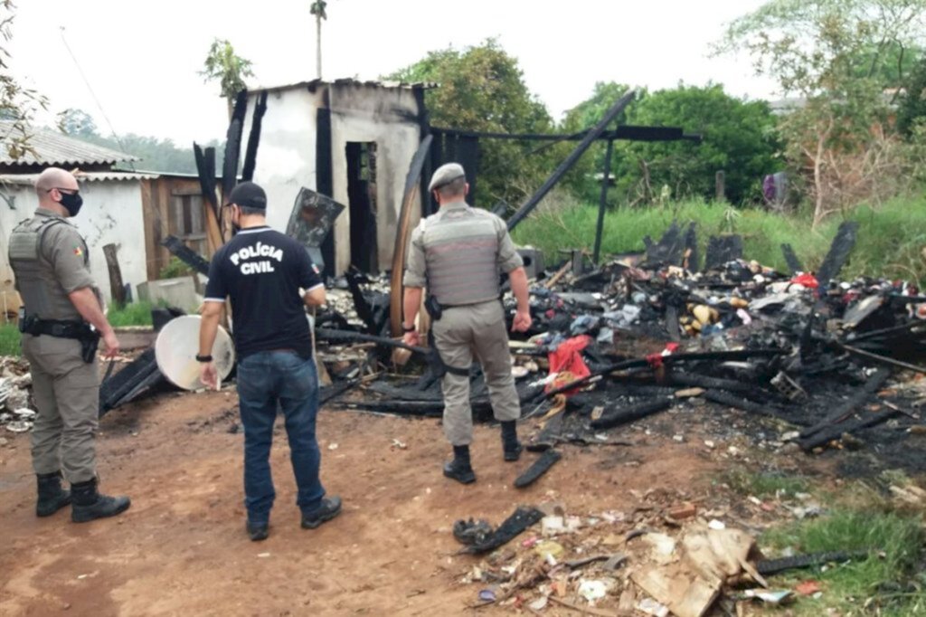 Casa que foi alvo de operação em Restinga Sêca é incendiada