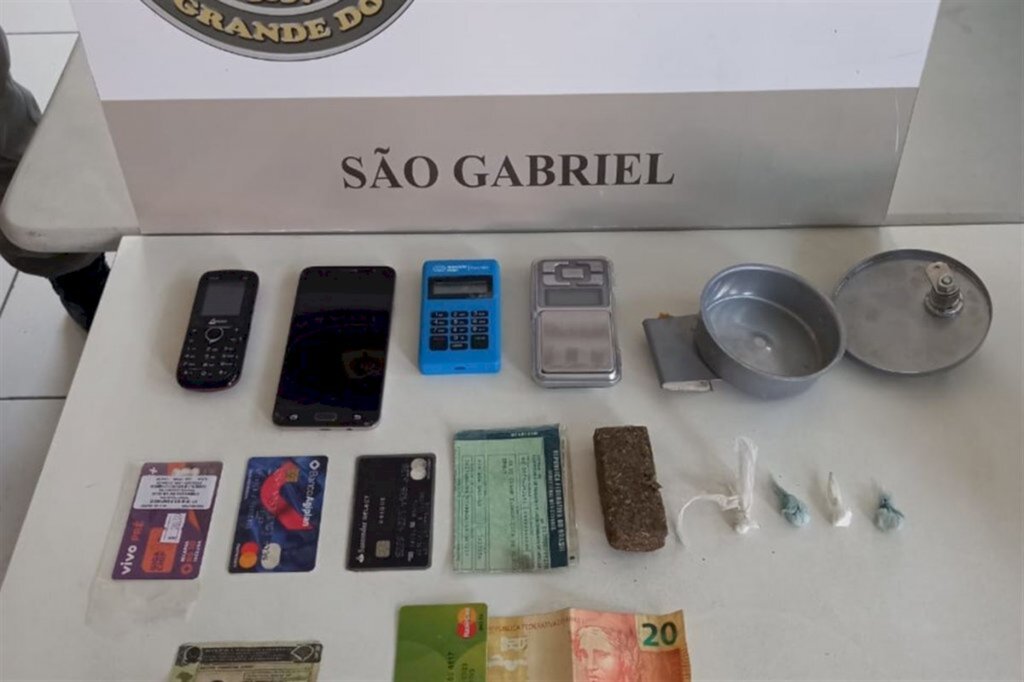Jovem é detido por tráfico de drogas em São Gabriel
