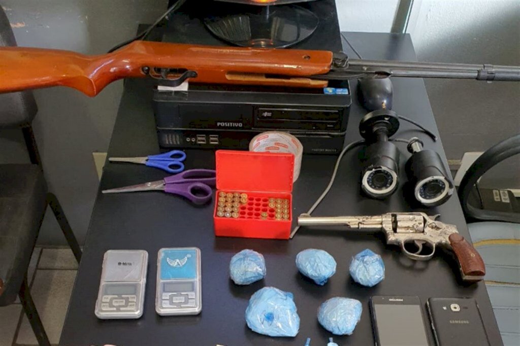 Armas e 300 gramas de cocaína são apreendidas em Santa Maria