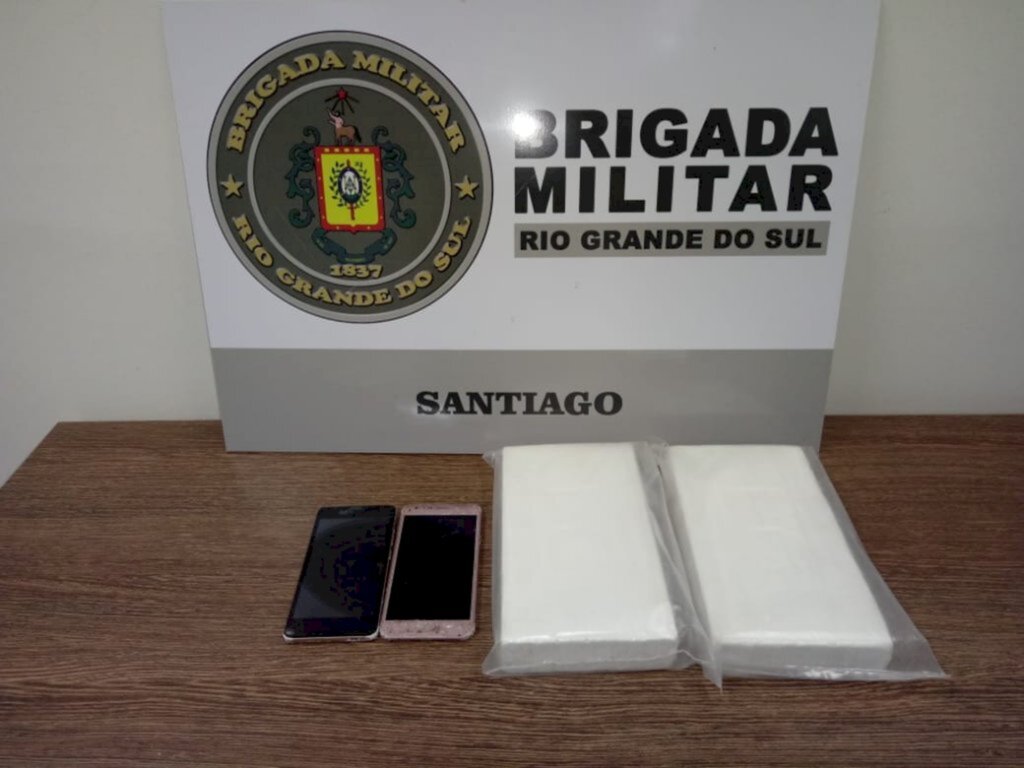 Dupla é detida por tráfico de drogas em Santiago