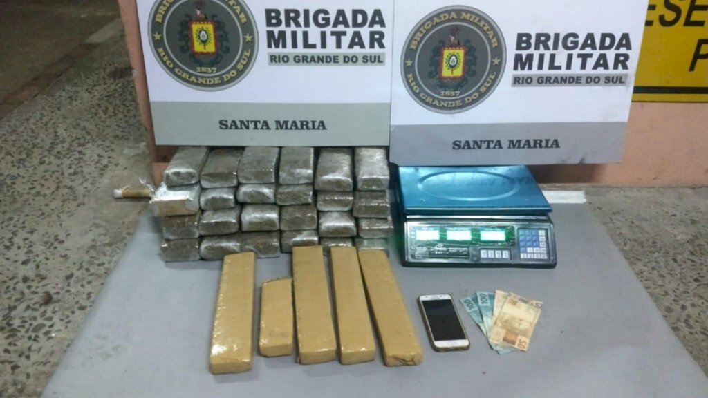 Mulher é detida com 18 quilos de droga em Santa Maria