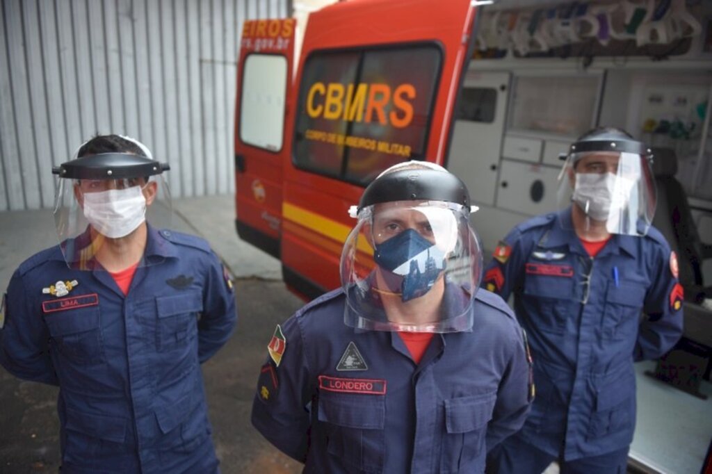 título imagem VÍDEO: pandemia causa mudanças na rotina de policiais militares e bombeiros