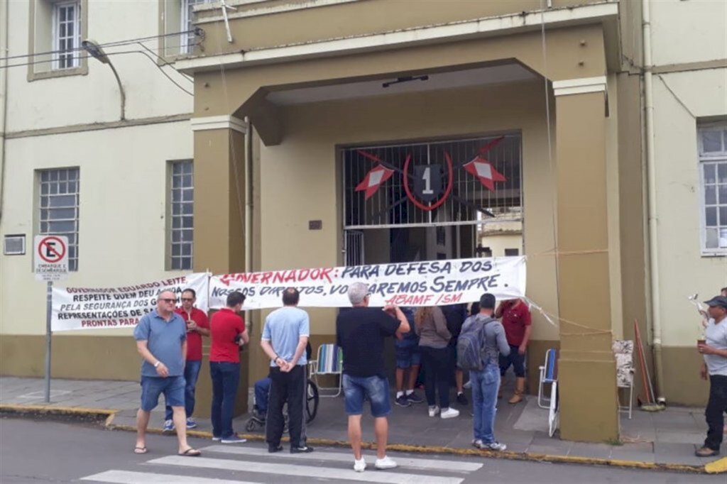 VÍDEO: Polícia Civil, BM e escolas de Santa Maria se mobilizam contra pacote do governo