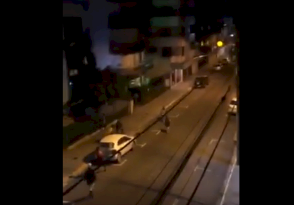 VÍDEO: Moradores flagram briga de rua no Centro