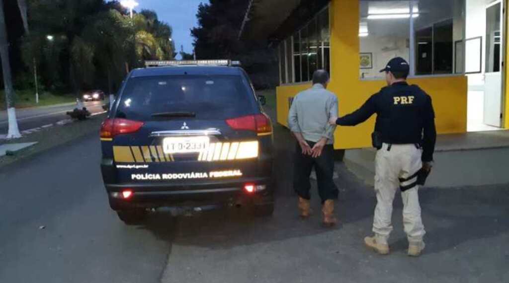 Homem é preso por dirigir embrigado na BR 287, em Santiago