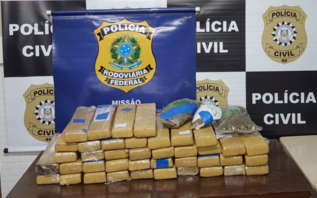 Polícia apreende 45 quilos de maconha na BR-158