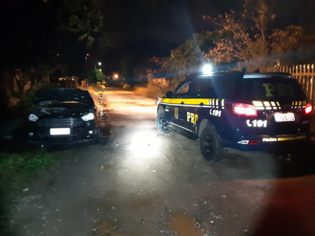 Carro furtado em Sapucaia do Sul é encontrado incendiado em Santa Maria