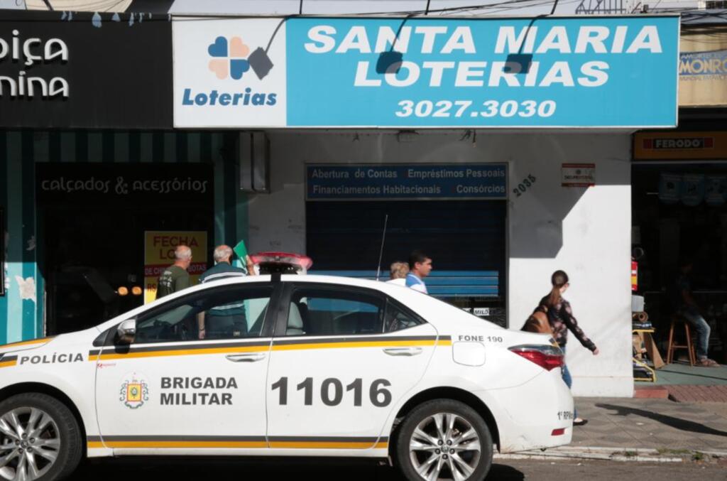 Dupla armada assalta lotérica no centro de Santa Maria