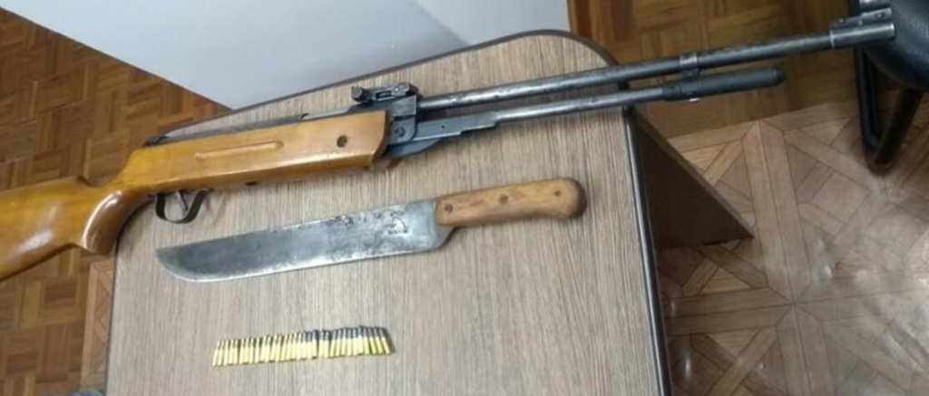 Homem armado com carabina é detido por ameaça em Capão do Cipó