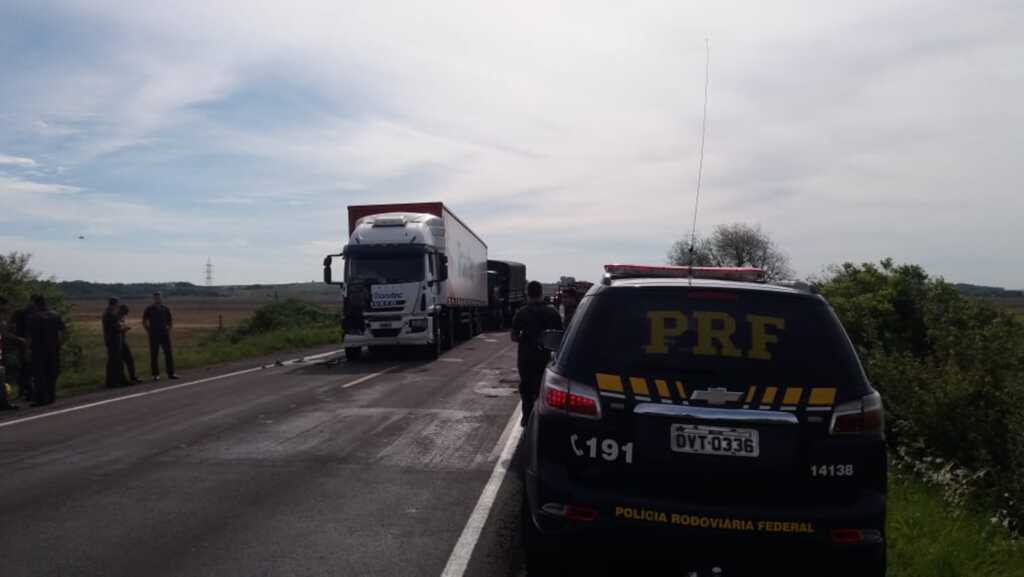 Acidente entre caminhões deixa um morto em Rosário do Sul