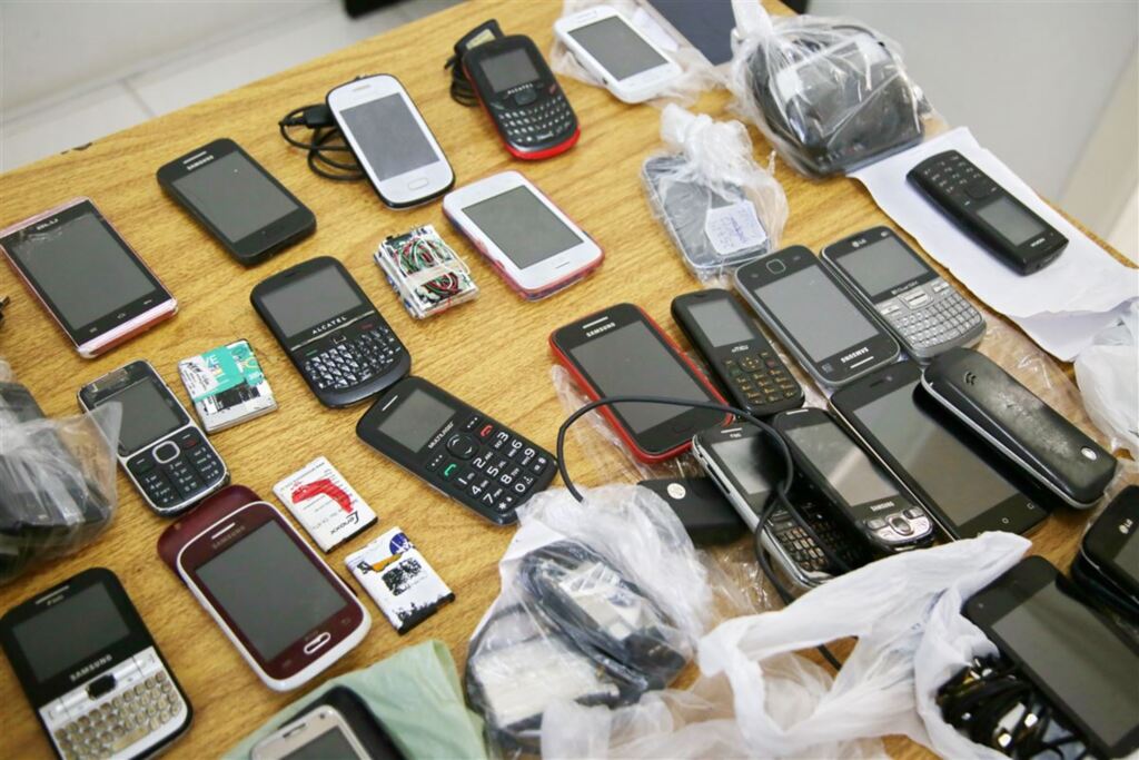 Número de celulares apreendidos nas casas prisionais em Santa Maria já supera o ano passado