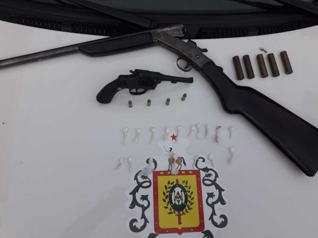 Jovem é presa armada com revólver e espingarda na Região Sul de Santa Maria