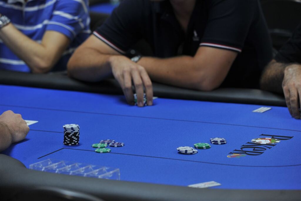 Assaltantes invadem competição de pôquer em Santa Maria e levam R$ 7 mil