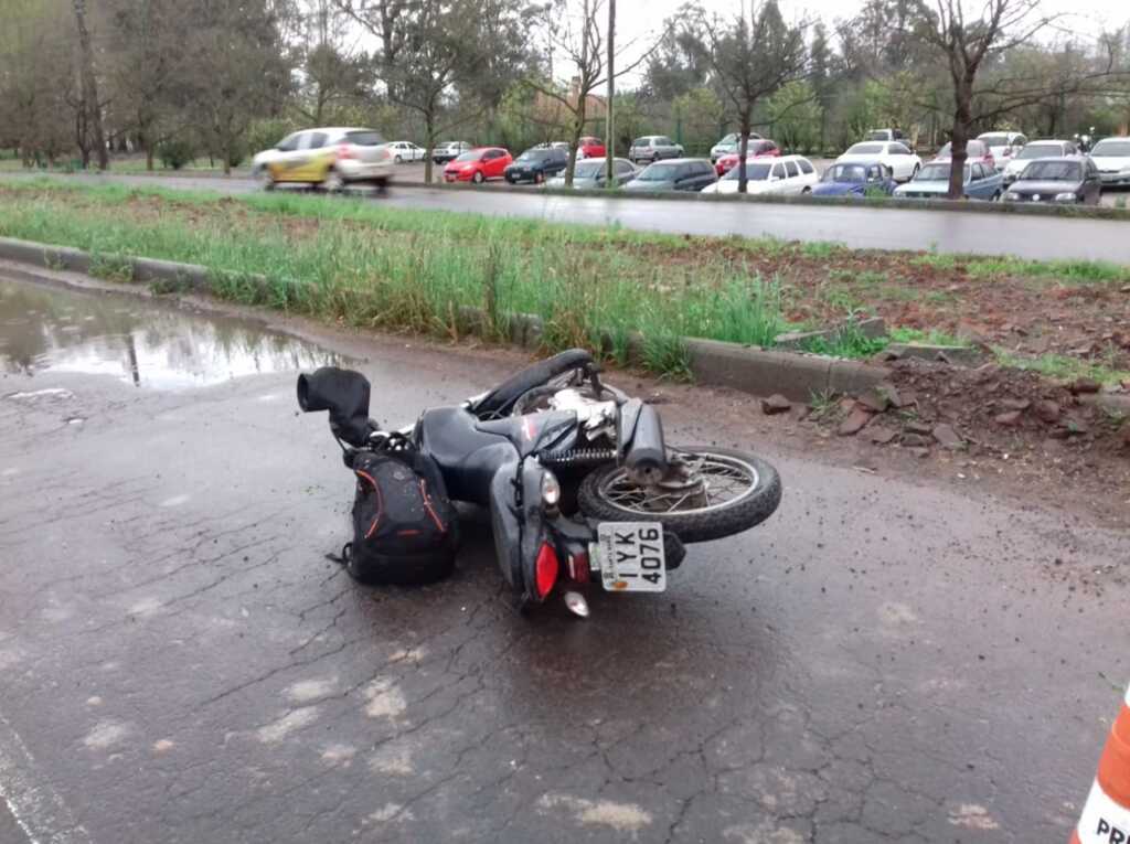 Imagens de câmeras devem ajudar a identificar veículo que arrastou motociclista