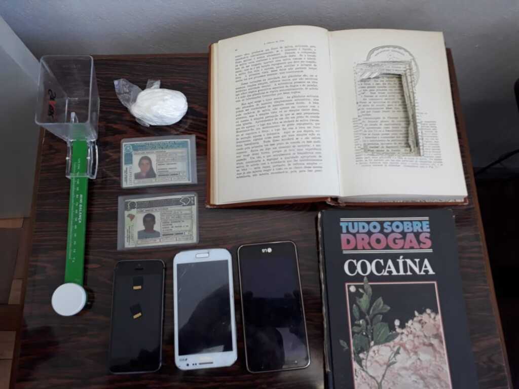 Polícia encontra droga dentro de livro em São Vicente do Sul