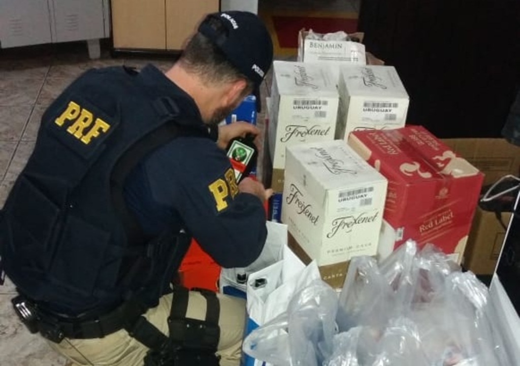 PRF apreende 160 litros de bebidas contrabandeadas