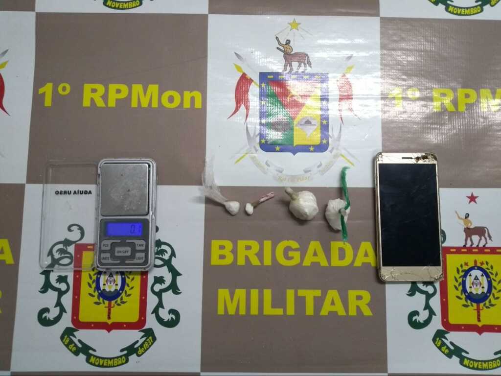 Polícia apreende droga e prende jovem por tráfico em Santa Maria