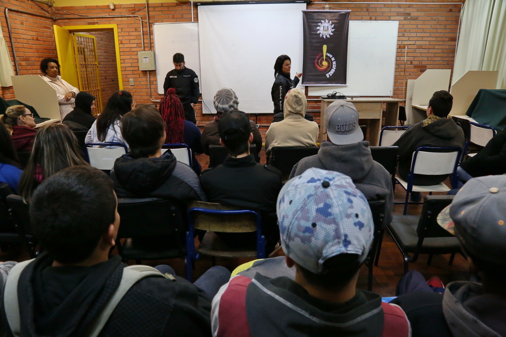 Projeto da Polícia Civil promove diálogo sobre drogas e violência com estudantes de Santa Maria