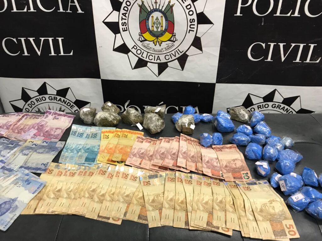 Duas mulheres são presas com drogas, balança e dinheiro em Santa Maria