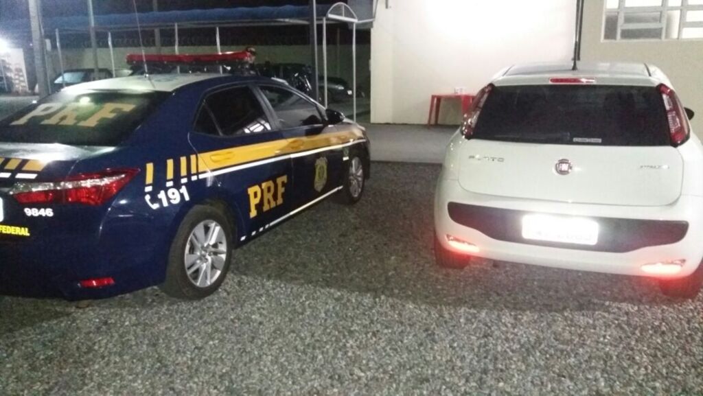 Carro roubado em Mata é encontrado pela PRF em Santa Catarina