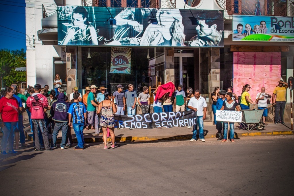 VÍDEO:  moradores fazem protesto para pedir segurança em Mata