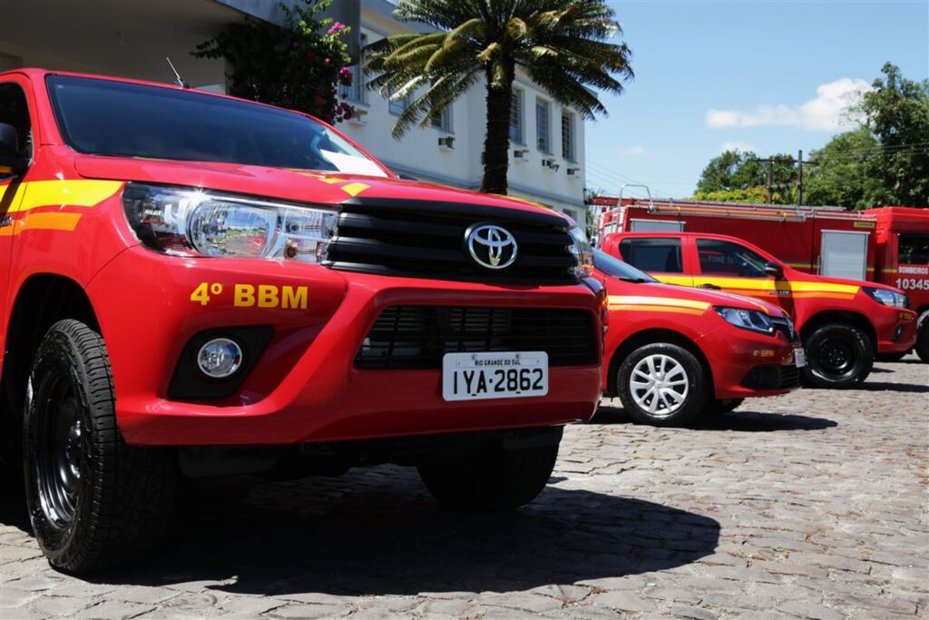 Foto: Lucas Amorelli (Diário) - Os três Renault Logan e as duas pick-ups Hilux começam a rodar em janeiro