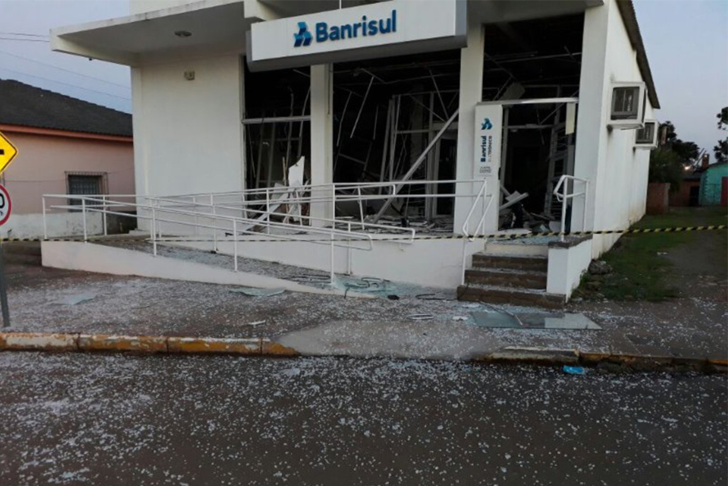 Quadrilha explode agência de banco em Quevedos