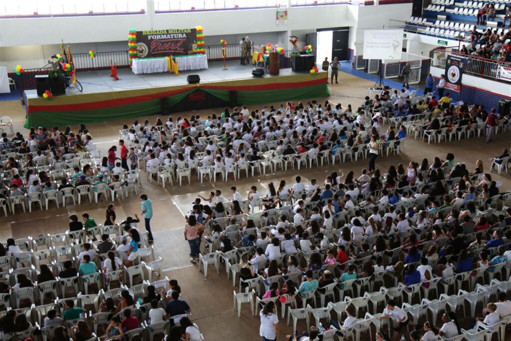 Foto: Lucas Amorelli (Diário) - Cerimônia no Ginásio do Clube Dores reuniu 1500 crianças e seus familiares