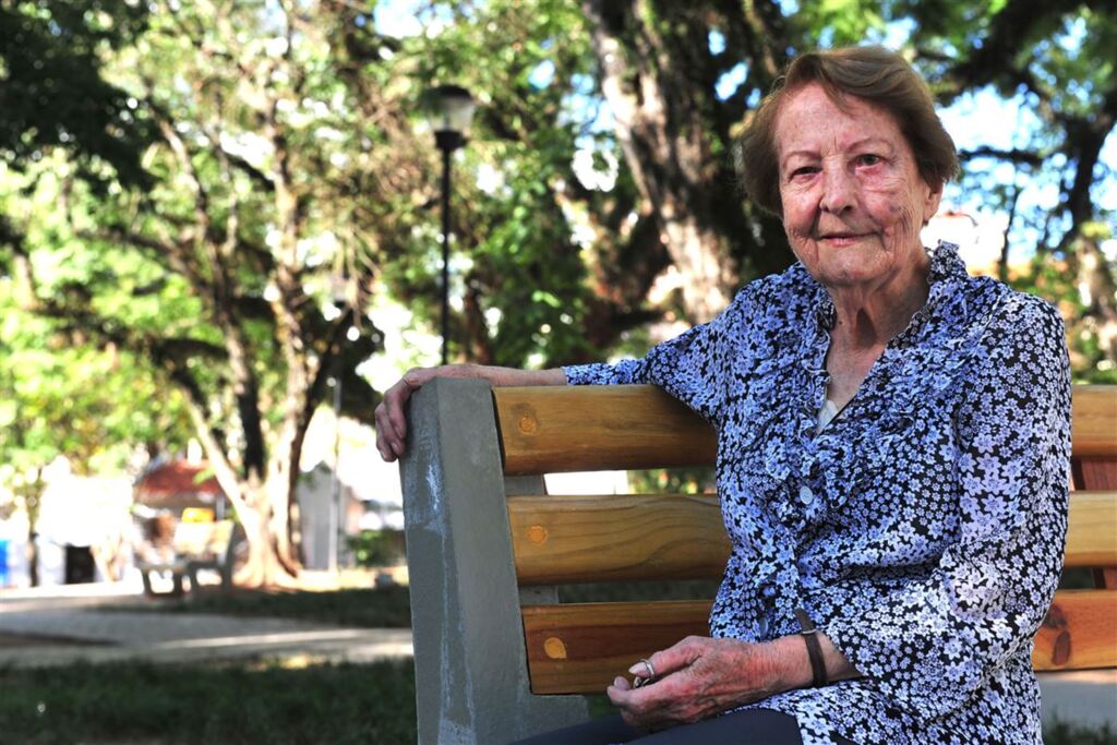 Aos 100 anos, morre escritora e professora Neiza Leite Veleda