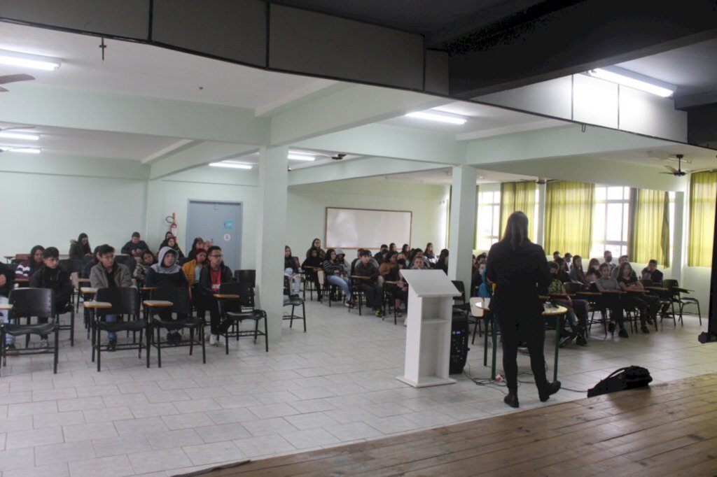 Secretaria do Meio Ambiente promove palestras nas escolas de Otacílio Costa
