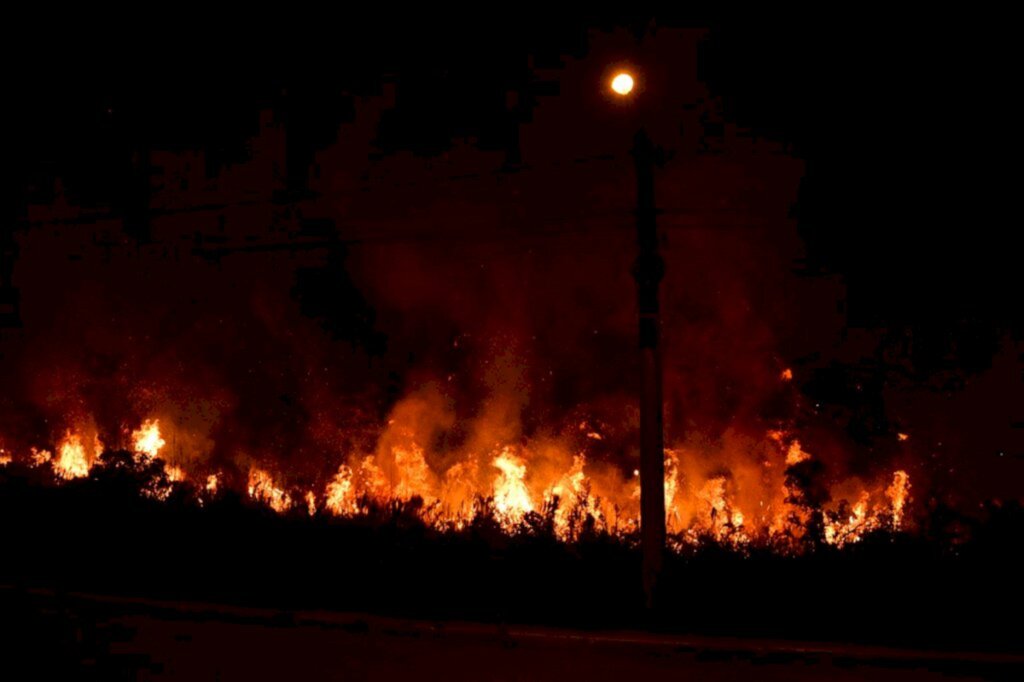 VÍDEO: Incêndio no Bairro Cerrito desperta preocupação de moradores devido a recorrência de casos
