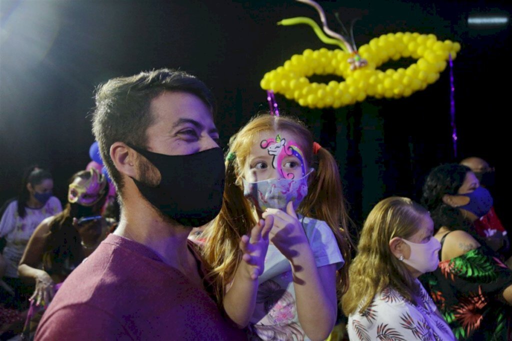 VÍDEO: bailes de carnaval infantil movimentam Santa Maria nesta terça-feira