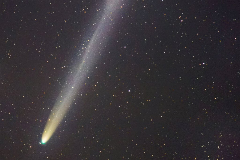 título imagem Imagem do cometa Leonard é capturada por observadores em Santa Maria