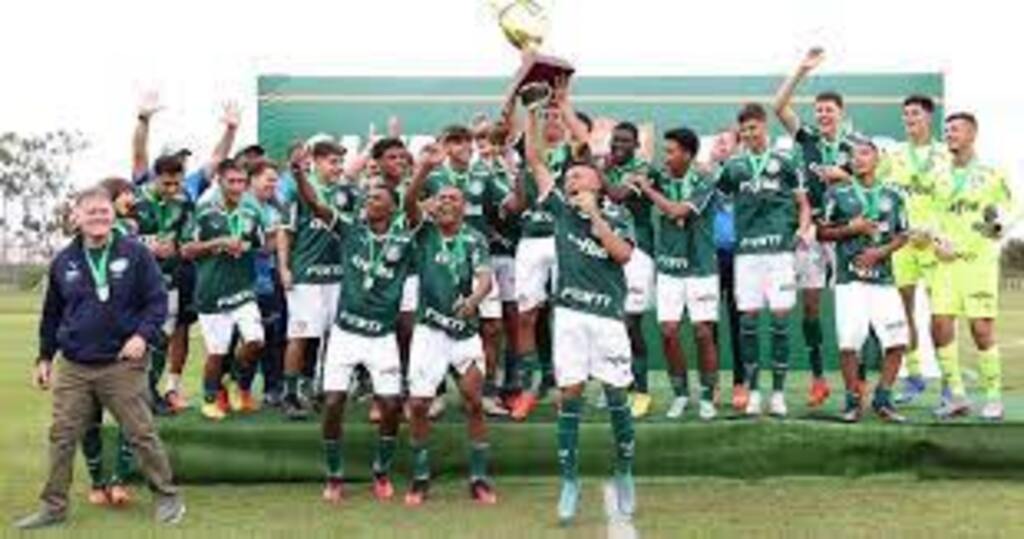 Palmeiras goleia o Corinthians no sub-17 e conquista bicampeonato da FAM Cup