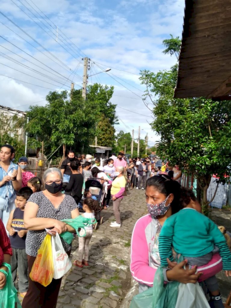 título imagem Criado durante a pandemia, projeto solidário que serve refeições no Beco do Beijo pede doações