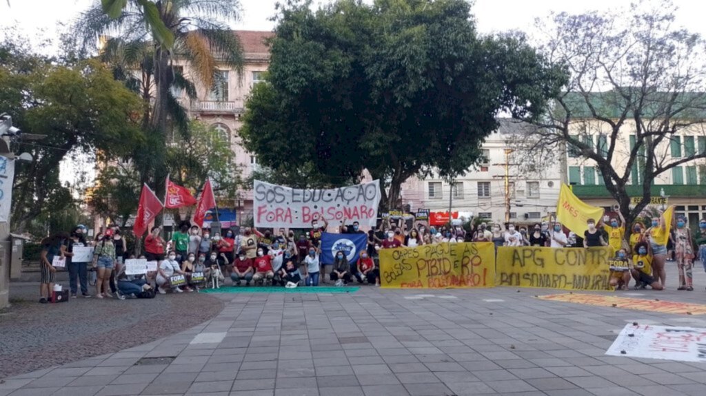 título imagem Pesquisadores de Santa Maria protestam contra cortes no financiamento da ciência