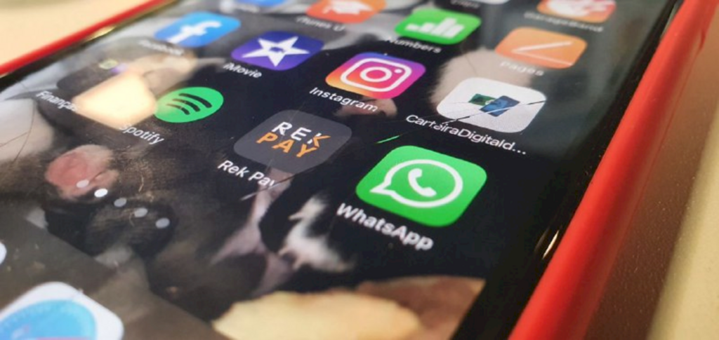 título imagem WhatsApp, Facebook e Instagram voltam após quase 7h sem funcionar